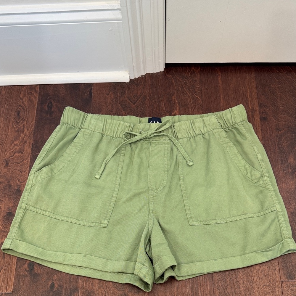 GAP Women’s Green Shorts Elastic Waist Super Soft, 100% Lyocell Fabric, Medium